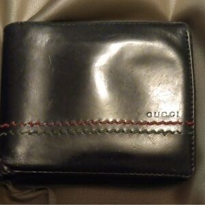 Gucci Vintage Black Leather
Unisex Wallet with Red and Green
Stitching (EUC)